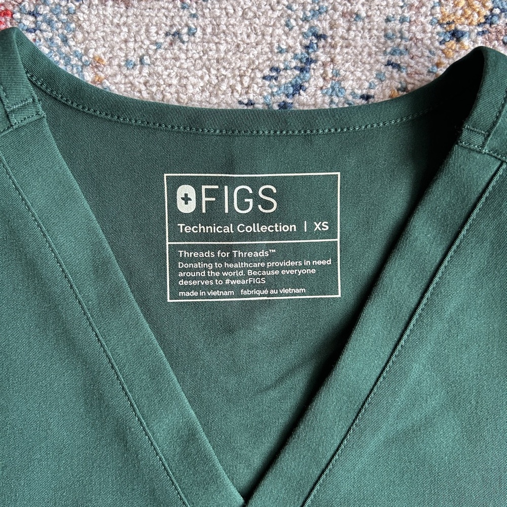 Figs scrub top - Picture 3 of 5